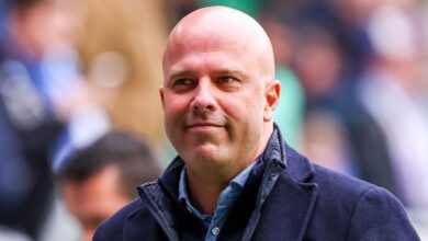 Arne Slot reacting on the touchline during Liverpool match.